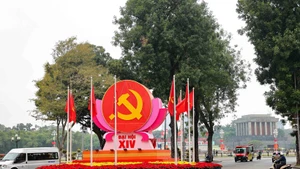 The emblem, Party flag and national flag are prominently displayed at the Dien Bien Phu – Doc Lap – Chu Van An intersection in Ha Noi to welcome the 14th National Congress of the Communist Party of Viet Nam. (Photo: VNA)