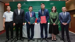 The Austrade signs a Memorandum of Understanding with the Viet Nam Banks Association. (Photo: HAI YEN)