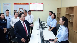 Prime Minister Pham Minh Chinh inspects the two-tier local government model in Hong An Ward, Hai Phong City.