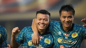 Viet Nam 2 team’s players celebrating their victory.