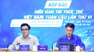 From right: Nguyen Kim Quy, Permanent Vice Chairman of the Viet Nam Youth Federation (VYF) Central Committee, and Professor Dr. Tran Xuan Bach co-chair the press conference.