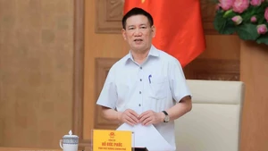 Deputy Prime Minister Ho Duc Phoc chairs the meeting of the National Financial and Monetary Policy Advisory Council. (Photo: VNA)