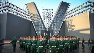 [In Pictures] Vietnamese troops recreate Red Square parade at concert “Homeland in Our Hearts”
