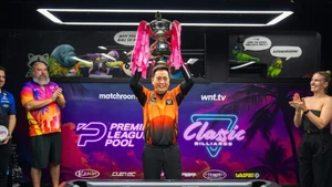 Duong Quoc Hoang poses with the 2026 Premier League Pool trophy. (Photo: Matchroom)