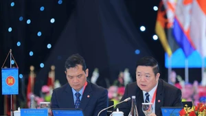 ASEAN Secretary General Kao Kim Hourn (right) (Photo: VNA)