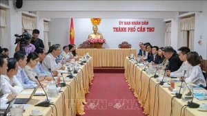 The working session between Can Tho leaders and an AusCham delegation on June 24 (Photo: VNA)