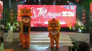 This year’s festival was made more distinctive with the addition of a Vietnamese lion dance performance. (Photo: Courtesy of the Embassy of Viet Nam in the Czech Republic)