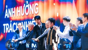 Influencers at the launch of the “Digital Trust Alliance”. (Photo: VNEXPRESS)