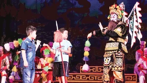 Children from the “Reading Books with Children” Club experience tuong (classical drama) stage props. (Photo: Reading Books with Children Club)