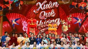 State President Luong Cuong and his spouse Nguyen Thi Minh Nguyet join delegates and artists at the Homeland Spring 2026 programme. (Photo: THUY NGUYEN)