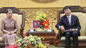 Secretary of the Ninh Binh provincial Party Committee Tran Huy Tuan receives Men Sam An, Vice President of the Cambodian People’s Party, President of the SFDCM, and President of the Cambodia–Viet Nam Friendship Association. (Photo: VNA)