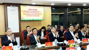 Party General Secretary To Lam (first, left) and delegates attend a conference to collect comments and confidence of voters at the places of residence for local candidates for the 16th National Assembly. (Photo: daibieunhandan.vn)