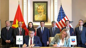 The MoU signing ceremony between the Binh Son Refining and Petrochemical JSC and US energy group Chevron (Photo: VNA)