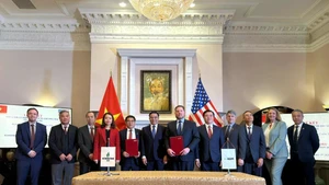 Participants at the signing ceremony (Photo: VNA)