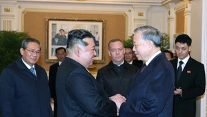 General Secretary To Lam with General Secretary of the Workers' Party of Korea and President of the State Affairs of the DPRK Kim Jong Un. (Photo: VNA)