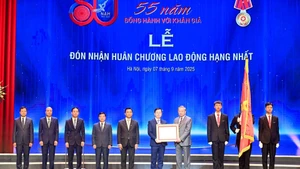 Party General Secretary To Lam presents the First-Class Labour Order to Viet Nam Television.
