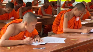 A Pali language class in An Giang has been maintained for many years.