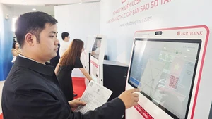 Smart kiosks are making it easier for citizens to complete administrative procedures. Photo: NAM NGUYEN