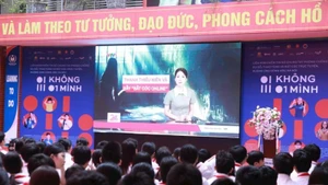 Nguyen Du Secondary School (Dai Mo Ward, Ha Noi) has organised a programme to ensure students’ safety in the cyberspace.