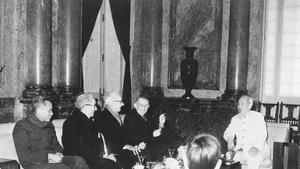President Ho Chi Minh receives the US delegation of intellectuals opposing the war in Viet Nam (January 17, 1967). (Photo: VNA Archive)