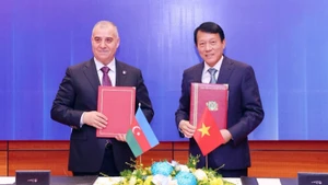General Luong Tam Quang, Minister of Public Security, and Ali Nagiyev, Head of the State Security Service of the Republic of Azerbaijan, signed a cooperation agreement in the field of security between the two ministries. (Photo: VNA)
