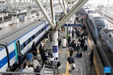 Passengers head to board trains at the Seoul Station in Seoul, Republic of Korea, Feb. 13, 2026. As the Lunar New Year approaches, the Seoul Station witnesses a surge in passenger traffic. (Photo: Xinhua)