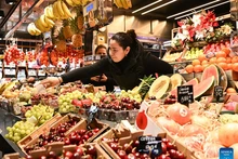 A vendor works at a market in Barcelona, Spain, Dec. 2, 2025. Annual inflation in the eurozone is expected to reach 2.2 percent in November, up from 2.1 percent in October, according to a flash estimate released on Tuesday by Eurostat, the statistical office of the European Union. (Photo: Xinhua)