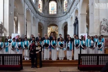The Que Huong Choir proudly brought Vietnamese classical choral pieces and revolutionary songs to international audiences. (Photo: MINH DUY)