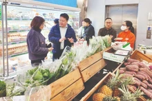 Many supermarkets and convenience stores struggle to find alternative packaging materials.