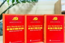 The book, entitled “Struggle to Protect the Party’s Ideological Foundation in the New Period” and compiled by the Central Theoretical Council, has just been published by the Truth National Political Publishing House.