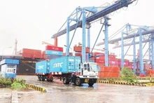 Cargo handling at Cat Lai Port, Thu Duc City, Ho Chi Minh City.