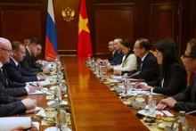 Special Envoy of General Secretary of the Communist Party of Viet Nam (CPV) Central Committee To Lam, Politburo member, and Minister of Foreign Affairs Le Hoai Trung at his meeting with Dmitry Medvedev, Chairman of the United Russia Party, in Moscow on February 24. (Photo: released by VNA)