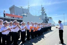 The send-off ceremony for Naval Ship 016 – Quang Trung and its accompanying delegation at Cam Ranh Port on the afternoon of February 23. (Photo: qdnd.vn)