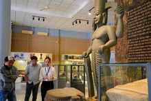 Visitors view artefacts at the Oc Eo Culture Exhibition House. (Photo: VNA)