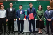 The Austrade signs a Memorandum of Understanding with the Viet Nam Banks Association. (Photo: HAI YEN)
