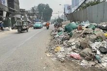 Construction waste and rubbish left untreated on La Thanh Street has generated dust and contributed to air pollution.