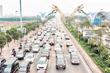 Despite substantial investment in transport infrastructure and public passenger transport systems, traffic congestion in Ha Noi continues to remain complex and persistent. (Photo: DUY LINH)