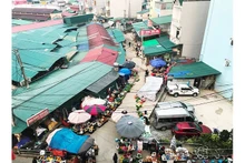 Urban planning and architecture must now find solutions to the overcrowding and disorder that remain in many localities. (Photo: Quang Hung)