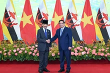 Prime Minister Pham Minh Chinh and Brunei's Sultan Haji Hassanal Bolkiah.