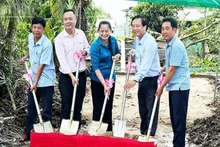 Nhan Dan Newspaper mobilises support for rural bridge construction in Soc Trang
