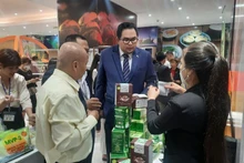 Foreign investors explore products of Ho Chi Minh City-based enterprises showcased at the Ho Chi Minh City Investment and Trade Promotion Centre.