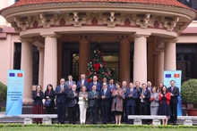 Deputy Prime Minister Tran Hong Ha meets with ambassadors and chargés d’affaires of the European Union (EU) in Vietnam on December 16. (Photo: VNA)