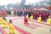 The Party organisation, authorities, and people of Hien Luong Commune in Phu Tho solemnly offered incense in remembrance and gratitude to Mother Au Co on February 23.