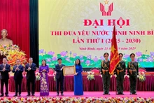 Authorised by the state president, Vice President Vo Thi Anh Xuan presented the First-class Labour Order to the Party Committee, administration, and people of Ninh Binh Province for their outstanding achievements in the patriotic emulation movement titled “the whole nation joins hands to build new-style rural areas” in the 2021–2025 period.