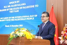 Palestinian Ambassador to Viet Nam Saadi Salama delivers remarks at the ceremony.