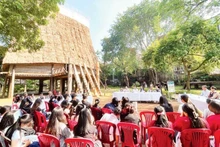 A discussion on preserving the nha rong in contemporary life at the Viet Nam Museum of Ethnology.