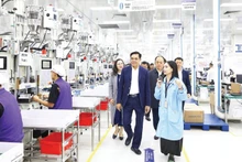 A delegation from the Nghe An Provincial People’s Committee inspects production and business activities at the VSIP Nghe An Industrial, Urban, and Service Park.