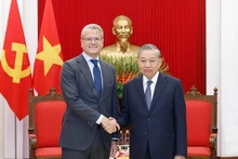 Party General Secretary To Lam receives Vincent Clerc, Chief Executive Officer of Denmark’s A.P. Moller – Maersk on November 18 in Ha Noi. (Photo: VNA)