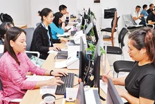 Streamlining and simplifying administrative and business regulations will help reduce costs for enterprises. (Photo: NGUYET ANH)