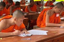 A Pali language class in An Giang has been maintained for many years.